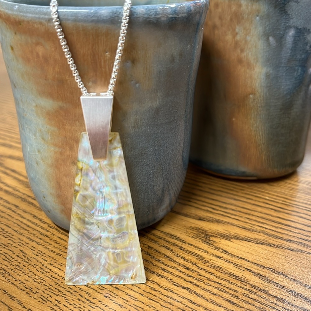 Kendra Scott bleached abalone necklace